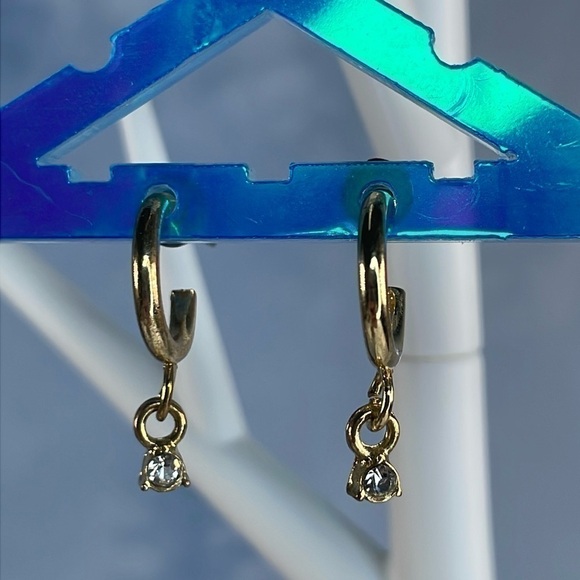 Gold Earrings - Picture 2 of 7